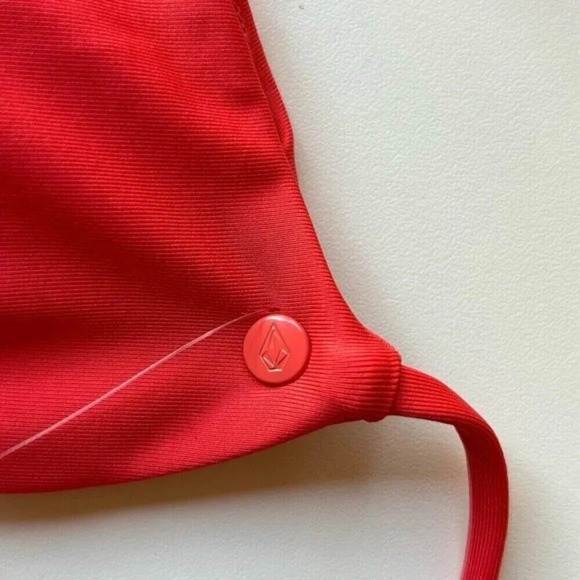 Volcom Simply Seamless Black Triangle Bikini Top Size M new with tags! - Picture 6 of 11